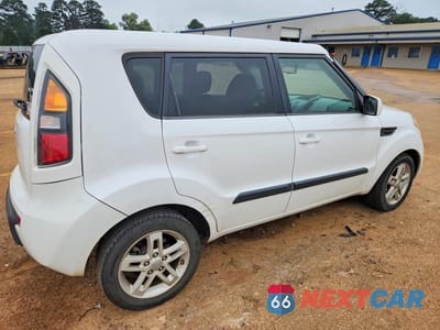 Trzecie zdjęcie samochodu z tyłu: 2011 KIA SOUL + VIN:KNDJT2A23B7327493 - miniatura