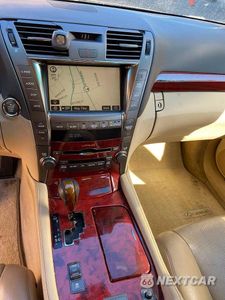 Zdjęcie 9 z 10 samochodu: 2007 LEXUS LS 460 VIN:JTHBL46F875038347 - miniatura