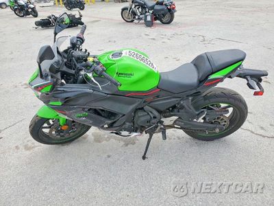 Trzecie zdjęcie samochodu z tyłu: 2022 KAWASAKI EX650 N VIN:ML5EXEN12NDA75280 - miniatura