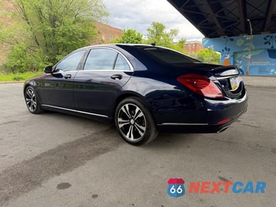 Czwarte zdjęcie samochodu z boku: 2017 MERCEDES-BENZ S 550 4MATIC VIN:WDDUG8FBXHA321561 - miniatura