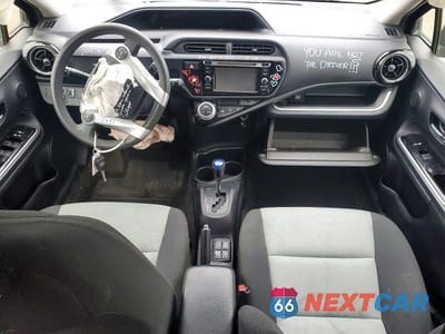 Zdjęcie 8 z 13 samochodu: 2015 TOYOTA PRIUS C TWO VIN:JTDKDTB3XF1111471 - miniatura