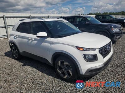 Czwarte zdjęcie samochodu z boku: 2023 HYUNDAI VENUE SEL VIN:KMHRC8A31PU235270 - miniatura