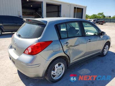 Trzecie zdjęcie samochodu z tyłu: 2009 NISSAN VERSA 1.8 S VIN:3N1BC13E19L371331 - miniatura