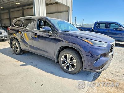 Czwarte zdjęcie samochodu z boku: 2021 TOYOTA HIGHLANDER XLE VIN:5TDGZRBH7MS527502 - miniatura