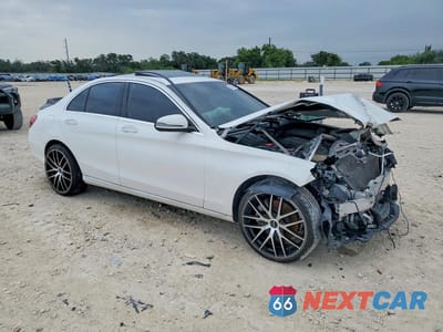 Czwarte zdjęcie samochodu z boku: 2018 MERCEDES-BENZ C 300 4MATIC VIN:55SWF4KB0JU248197 - miniatura