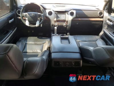 Zdjęcie 8 z 12 samochodu: 2018 TOYOTA TUNDRA CREWMAX LIMITED VIN:5TFHY5F11JX739475 - miniatura