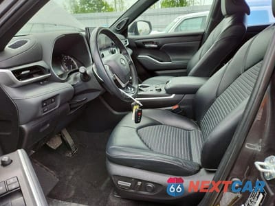 Zdjęcie 7 z 13 samochodu: 2023 TOYOTA HIGHLANDER VIN:5TDKDRBH6PS029238 - miniatura
