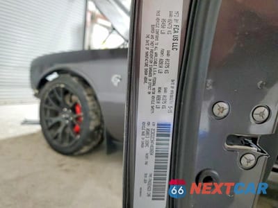 Zdjęcie 12 z 12 samochodu: 2015 DODGE CHALLENGER SRT HELLCAT VIN:2C3CDZC94FH838654 - miniatura
