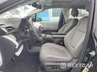 Zdjęcie 7 z 13 samochodu: 2025 TOYOTA SIENNA XLE 8-PASSENGER VIN:5TDYRKEC4SS244614 - miniatura