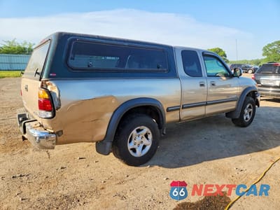 Trzecie zdjęcie samochodu z tyłu: 2002 TOYOTA TUNDRA SR5 V8 VIN:5TBBT44112S330426 - miniatura