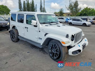 Czwarte zdjęcie samochodu z boku: 2021 JEEP WRANGLER UNLIMITED SAHARA 4XE VIN:1C4JJXP67MW643324 - miniatura