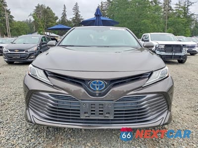Piąte zdjęcie samochodu w środku: 2018 TOYOTA CAMRY HYBRID XLE VIN:4T1B21HK0JU503323 - miniatura