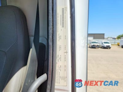 Zdjęcie 10 z 10 samochodu: 2020 VOLVO VNR SEMI TRUCK VIN:4V4W39EH6LN262282 - miniatura