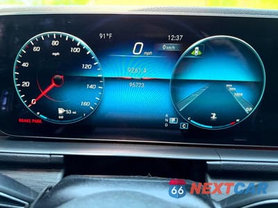 Piąte zdjęcie samochodu w środku: 2021 MERCEDES-BENZ GLE 350 4MATIC VIN:4JGFB4KB4MA477889 - miniatura