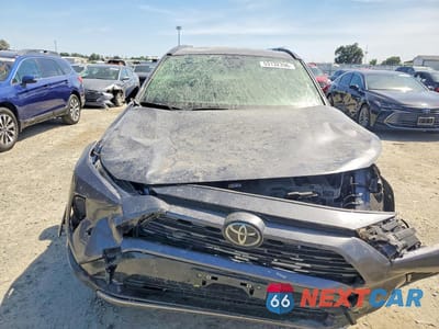 Piąte zdjęcie samochodu w środku: 2025 TOYOTA RAV4 SE VIN:JTM16RFV5SJ077177 - miniatura