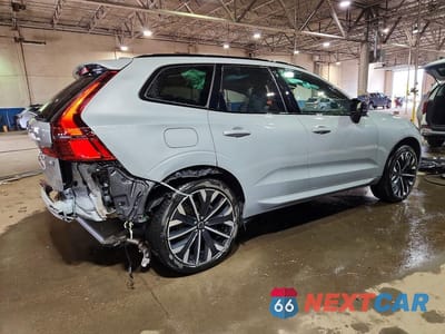 Trzecie zdjęcie samochodu z tyłu: 2026 VOLVO XC60 ULTRA VIN:YV4M12RM4T1415124 - miniatura