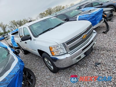 Czwarte zdjęcie samochodu z boku: 2013 CHEVROLET SILVERADO K1500 HYBRID VIN:3GCUKUEJ6DG235461 - miniatura
