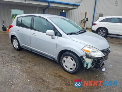 Czwarte zdjęcie samochodu z boku: 2011 NISSAN VERSA 1.8 S VIN:3N1BC1CP7BL504911 - miniatura