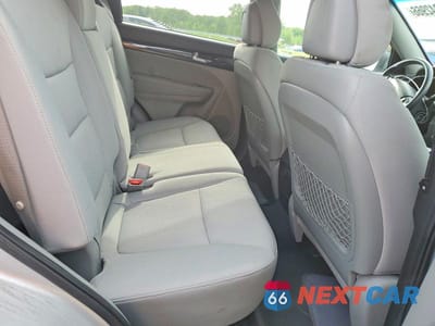 Zdjęcie 11 z 13 samochodu: 2011 KIA SORENTO BASE VIN:5XYKT3A16BG149051 - miniatura