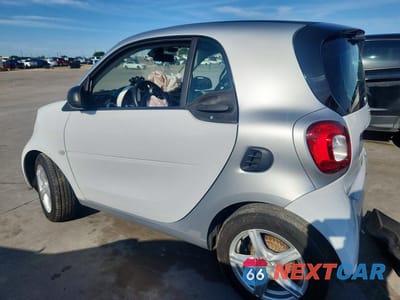 Drugie zdjęcie samochodu z przodu: 2016 SMART FORTWO VIN:WMEFJ5DA4GK123419 - miniatura