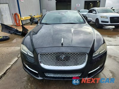 Piąte zdjęcie samochodu w środku: 2018 JAGUAR XJL SUPERCHARGED VIN:SAJWA2GE4JMW15733 - miniatura
