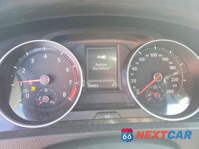 Zdjęcie 9 z 12 samochodu: 2015 VOLKSWAGEN GTI VIN:3VW4T7AU7FM073663 - miniatura