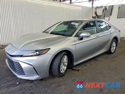 2025 TOYOTA CAMRY LE 4T1DAACK9SU530072 - główne zdjęcie licytacji z USA - miniatura