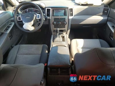 Zdjęcie 8 z 14 samochodu: 2009 JEEP GRAND CHEROKEE LAREDO VIN:1J8GR48K29C553383 - miniatura