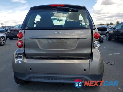 Zdjęcie 6 z 12 samochodu: 2013 SMART FORTWO PURE VIN:WMEEJ3BA6DK613892 - miniatura