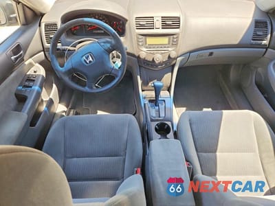 Zdjęcie 8 z 12 samochodu: 2005 HONDA ACCORD LX VIN:1HGCM56415A073258 - miniatura