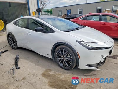 Czwarte zdjęcie samochodu z boku: 2023 TOYOTA PRIUS XLE VIN:JTDADABU9P3001848 - miniatura
