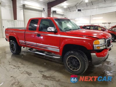 Czwarte zdjęcie samochodu z boku: 2002 GMC NEW SIERRA K1500 VIN:2GTEK19T221235333 - miniatura
