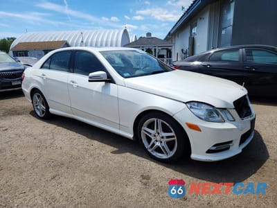 Czwarte zdjęcie samochodu z boku: 2013 MERCEDES-BENZ E 350 4MATIC VIN:WDDHF8JB6DA715368 - miniatura