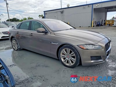 Czwarte zdjęcie samochodu z boku: 2017 JAGUAR XF PRESTIGE VIN:SAJBK4BV0HCY26717 - miniatura