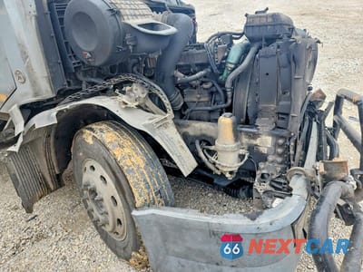 Zdjęcie 9 z 10 samochodu: 2007 VOLVO VNL SEMI TRUCK VIN:4V4NC9GH67N453487 - miniatura