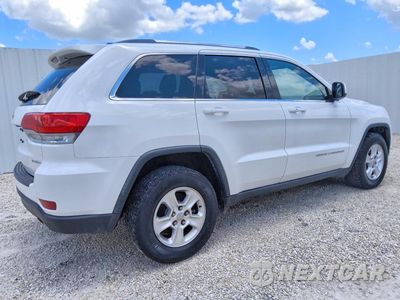 Trzecie zdjęcie samochodu z tyłu: 2016 JEEP GRAND CHEROKEE LAREDO VIN:1C4RJEAG6GC306786 - miniatura