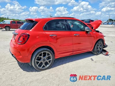 Trzecie zdjęcie samochodu z tyłu: 2021 FIAT 500X SPORT VIN:ZFBNF3C1XMP945371 - miniatura