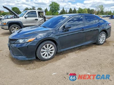2018 TOYOTA CAMRY LE 4T1B11HK2JU631761 - główne zdjęcie licytacji z USA - miniatura