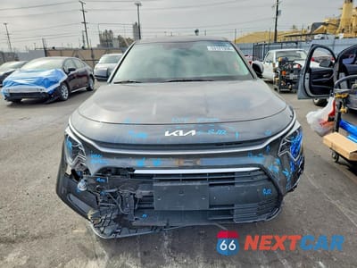 Piąte zdjęcie samochodu w środku: 2025 KIA NIRO LX VIN:KNDCP3LE7S5255686 - miniatura