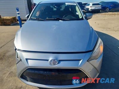 Piąte zdjęcie samochodu w środku: 2018 TOYOTA YARIS IA BASE VIN:3MYDLBYV1JY332879 - miniatura