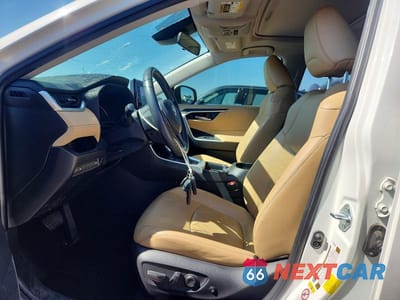 Zdjęcie 7 z 12 samochodu: 2019 TOYOTA RAV4 XLE PREMIUM VIN:JTMC1RFV1KD019945 - miniatura