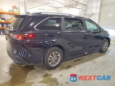 Trzecie zdjęcie samochodu z tyłu: 2025 TOYOTA SIENNA XLE 7-PASSENGER VIN:5TDYSKFC0SS224329 - miniatura