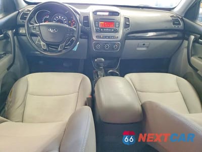 Zdjęcie 8 z 13 samochodu: 2014 KIA SORENTO LX VIN:5XYKTCA67EG425639 - miniatura