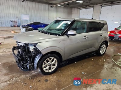 2025 KIA SOUL LX KNDJ23AU6S7943814 - główne zdjęcie licytacji z USA - miniatura