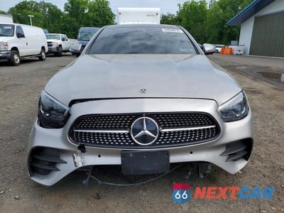Piąte zdjęcie samochodu w środku: 2022 MERCEDES-BENZ E 350 4MATIC VIN:W1KZF8EB9NB026158 - miniatura
