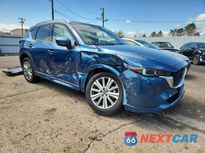 Czwarte zdjęcie samochodu z boku: 2023 MAZDA CX-5 SIGNATURE VIN:JM3KFBXY3P0144805 - miniatura