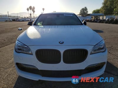 Piąte zdjęcie samochodu w środku: 2013 BMW 740 I VIN:WBAYA6C50DC995312 - miniatura