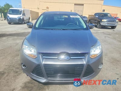Piąte zdjęcie samochodu w środku: 2014 FORD FOCUS TITANIUM VIN:1FADP3N29EL416455 - miniatura
