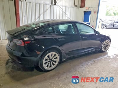 Trzecie zdjęcie samochodu z tyłu: 2022 TESLA MODEL 3 VIN:5YJ3E1EA9NF370569 - miniatura