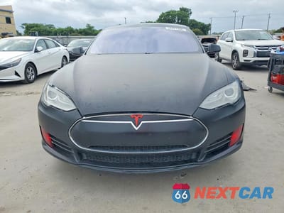 Piąte zdjęcie samochodu w środku: 2014 TESLA MODEL S VIN:5YJSA1H15EFP50284 - miniatura
